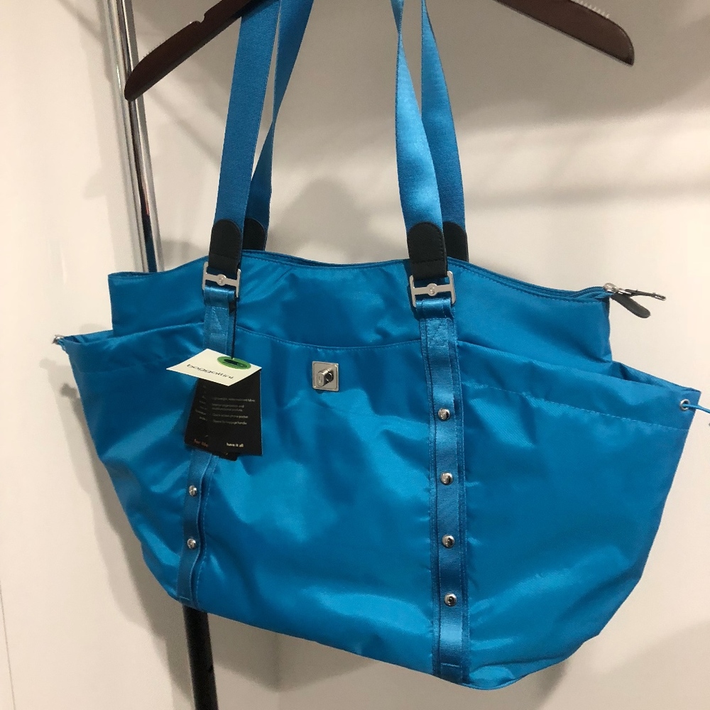 NWT Baggallini gym bag with yoga mat place